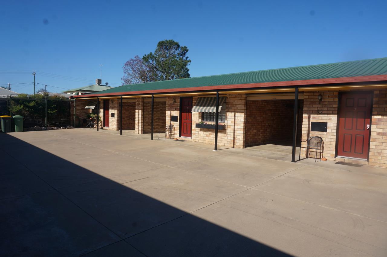 Miles Outback Motel Exterior foto